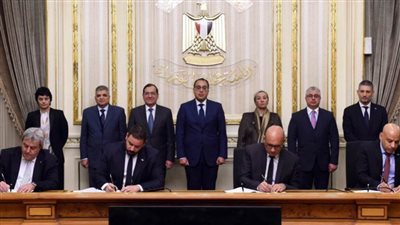 رئيس الوزراء يشهد مراسم توقيع اتفاقية المساهمين بين قناة السويس ومجموعة شركات 