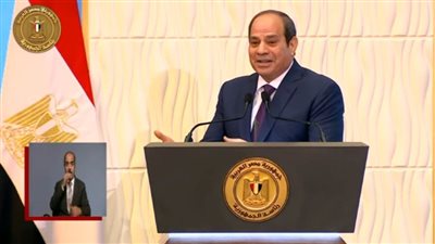الرئيس السيسي: المرأة تتحمل المسؤولية.. ويجب إعطاءها حقوقها وإنصافها