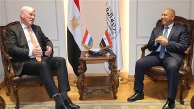وزير النقل يبحث مع السفير الهولندي بالقاهرة التعاون في مجال تصدير الخضراوات المصرية إلى هولندا