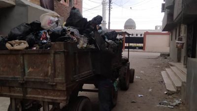 استمرار صيانة أعمدة الإنارة العامة ورفع المخلفات والقمامة بمركز ومدينة القنطرة غرب