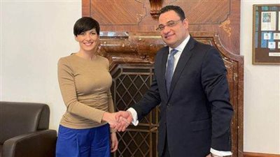 سفير مصر في براج يبحث مع رئيسة 