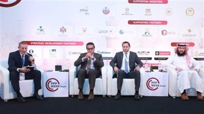 وزير الصحة يستعرض جهود الحكومة في مواجهة تحديات الشراكة بين القطاعين العام والخاص