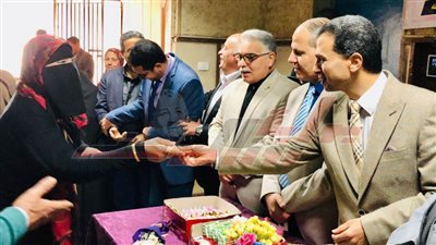 مديرية التربية والتعليم بكفر الشيخ تستقبل منسوباتها بالورود والحلوى