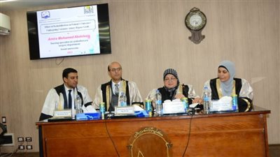 رئيس جامعة أسيوط يشارك في مناقشة رسالة ماجستير بكلية التمريض