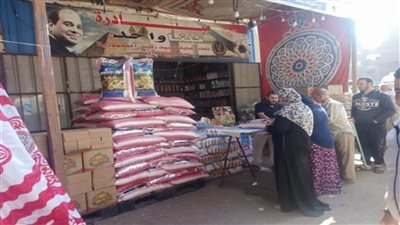 إقبال كبير من المواطنين على منافذ 