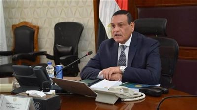 وزير التنمية المحلية يهنئ رئيس الوزراء بحلول شهر رمضان المبارك