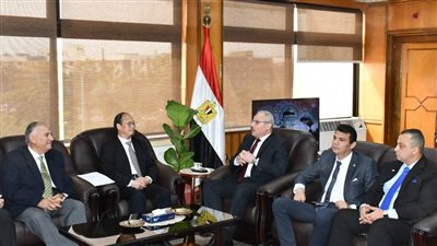 رئيس جامعة قناة السويس يستقبل المستشار التعليمي للسفارة الصينية