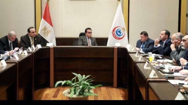 اجتماع وزير الصحة