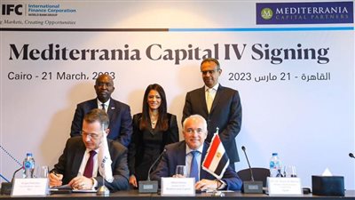 مؤسسة التمويل الدولية توقع شراكة مع البنك التجاري الدولي لإدارة المخاطر المناخية وتعزيز الاستدامة