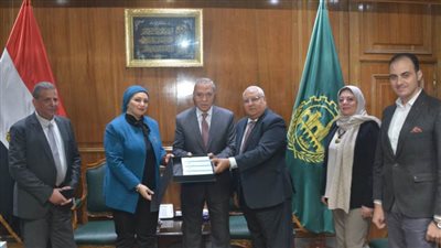 أعضاء البنك الزراعي المصري للتبرع بـ 250 ألف جنيه لصالح الأسر الأكثر احتياجا بالقليوبية 