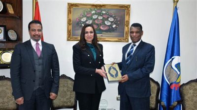 قنصل عام السعودية بالإسكندرية يهدي 4 آلاف نسخة من المصحف الشريف بالبحيرة