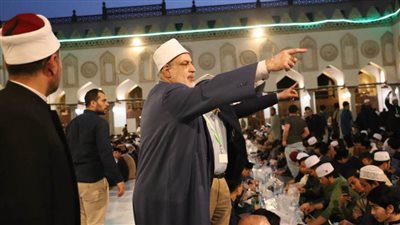 4000 وجبة.. وكيل الأزهر يشارك الطلاب الوافدين إفطار رمضان بالجامع الأزهر