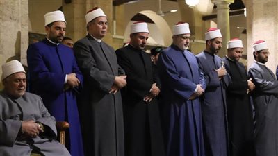 آلاف المصلين يؤدون صلاتي العشاء والتراويح في أجواء رمضانية بالجامع الأزهر