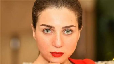 مي عز الدين تطلب الدعاء لوالدتها بعد تعرضها لوعكة صحية