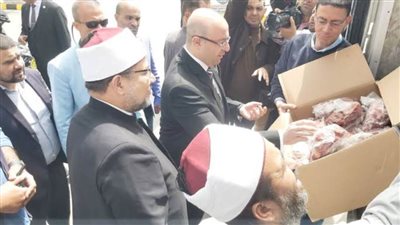  وزير الأوقاف ومحافظ بني سويف يشهدان استلام لحوم صكوك الإطعام لتوزيعها على الأسر الأكثر احتياجا