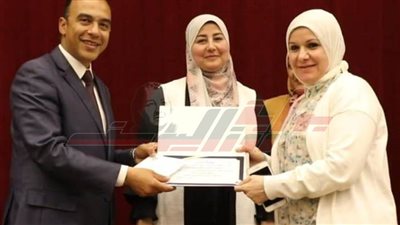 نائب محافظ المنيا يشهد حفل تكريم الأمهات المثاليات.. صور