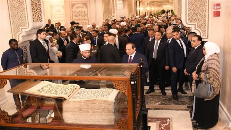 الرئيس السيسي يفتتح