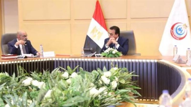 اجتماع وزير الصحة