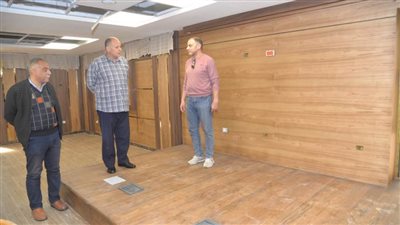 محافظ أسيوط يتابع أعمال تطوير قاعة المجلس التنفيذي بالديوان العام وتزويدها بأحدث الوسائل التكنولوجية 