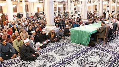 التفاف جماهيري حول مجلس إقراء الحديث في شهر رمضان بمسجد الإمام الحسين 