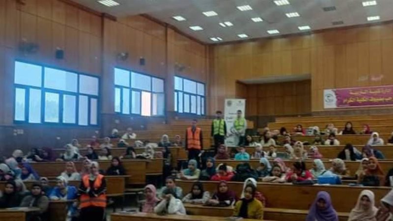 جانب من الندوه