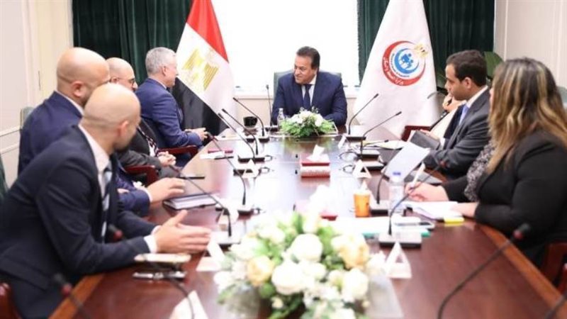 اجتماع وزير الصحة