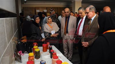 افتتاح معرض بيع منتجات سيدات نادي المسنين بكلية التربية النوعية بكفر الشيخ