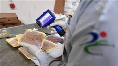 ضبط 5 أطنان من الدواجن منتهية الصلاحية ومجهولة المصدر في مستودع غير مرخص بالرياض