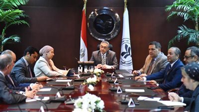 رئيس هيئة الاستثمار يبحث مع شركة 
