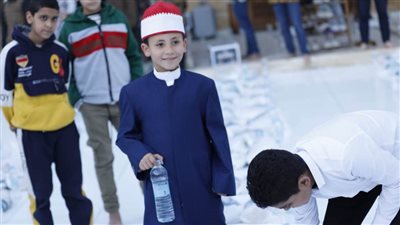 طلاب الأزهر المبدعون يشاركون في تجهيزات الإفطار الجماعي بالجامع الأزهر