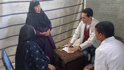 تقديم خدمات طبية وإجراء تحاليل لـ225 مواطنا في قافلة سكانية بالبحيرة 
