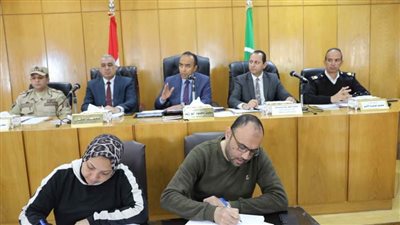 نائب محافظ المنيا يوجه بتكثيف الحملات التموينية على منافذ السلع ومعارض أهلا رمضان