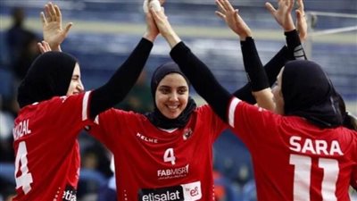 الأهلي يهزم سبورتنج ويصعد لنهائي دوري سيدات الطائرة