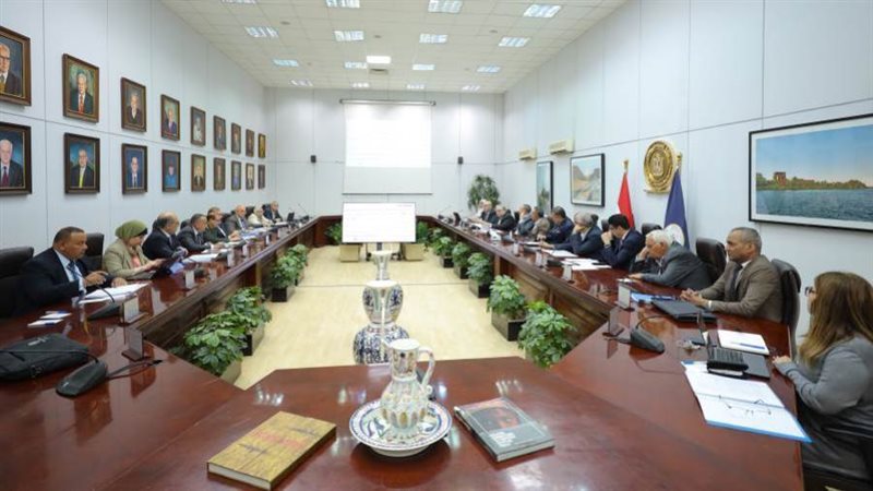 خلال الاجتماع