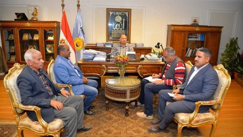 محافظ أسيوط خلال