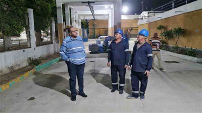 رئيس مياه سوهاج يتفقد محطات مياه الشرب والصرف الصحي ويشارك العاملين بالورادى الإفطار 