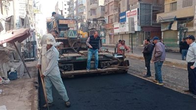بدء أعمال رصف شارع العرفاني بملوى ضمن خطة المحافظة لرفع كفاءة الطرق