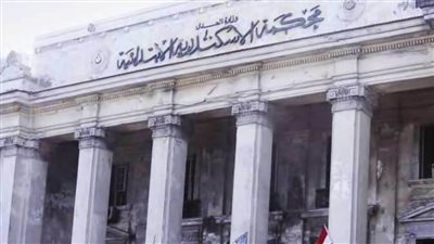 وصول المتهم بقتل 7 من أفراد أسرته إلى محكمة جنايات الإسكندرية