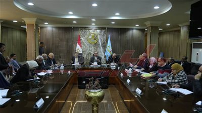 محافظ كفر الشيخ يستعرض المشروعات الجارية ويشدد على إزالة التعديات 