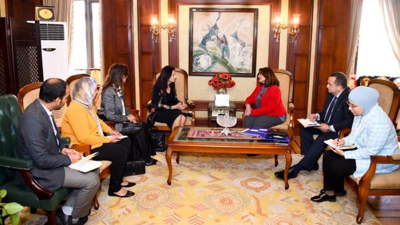 وزيرة الهجرة خلال