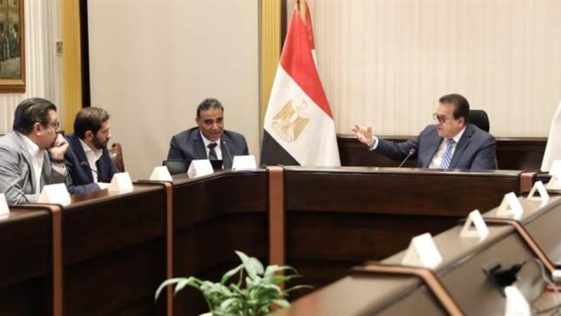 اجتماع وزير الصحة