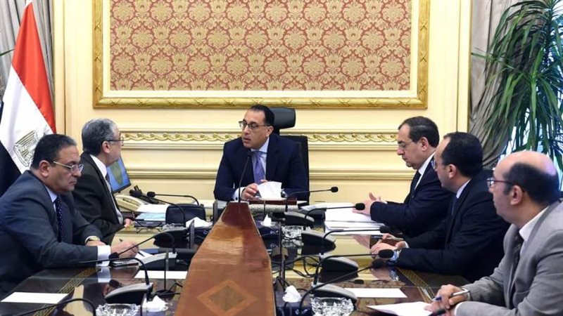 رئيس الوزراء يتابع