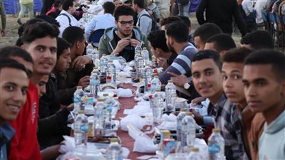 قيادات الجامعة يشاركون الطلاب المغتربين الإفطار الجماعي بجامعة الأزهر