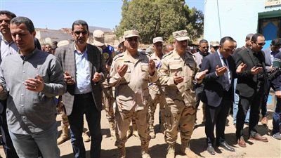 في جنازة شعبية مهيبة.. نائب محافظ المنيا يشارك في تشييع جثمان الشهيد النقيب محمد جمال