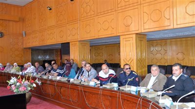 نائب محافظ الإسماعيلية يعقد اجتماعًا لمتابعة منظومة تراخيص المحال العامة الجديدة