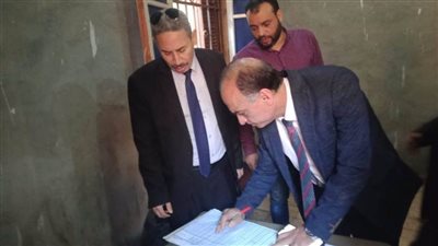 رئيس مدينة أبوقرقاص بالمنيا يحيل 5 أطباء وإداريين إلى التحقيق بوحدة صحية 