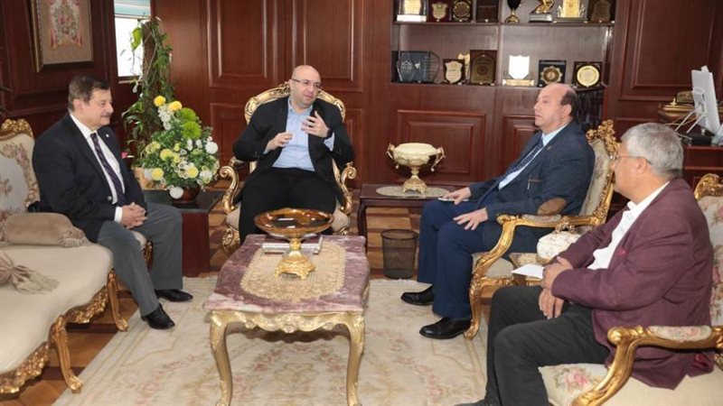 محافظ بنى سويف يلتقى