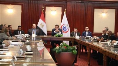 وزير الصحة يوجه بضرورة وضع ملف السكان وتنظيم الأسرة على رأس أولويات العمل