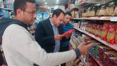 رئيس مركز ملوي يقود حملة تموينية لمتابعة توافر السلع وضبط الأسعار 