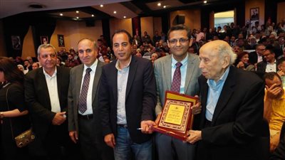 النقابة تُكرم شيخ الصحفيين محمد عبدالجواد